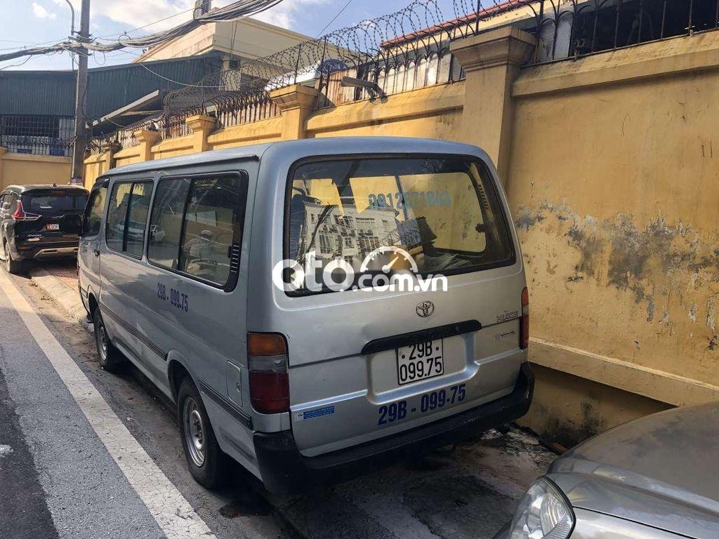 Toyota Hiace 2002 - Cần bán lại xe Toyota Hiace 2002, màu bạc