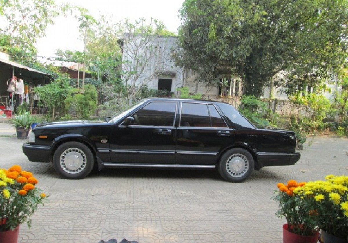 Nissan Cedric 1993 - Cần bán xe Nissan Cedric sản xuất 1993, màu đen, xe nhập chính chủ, giá chỉ 185 triệu