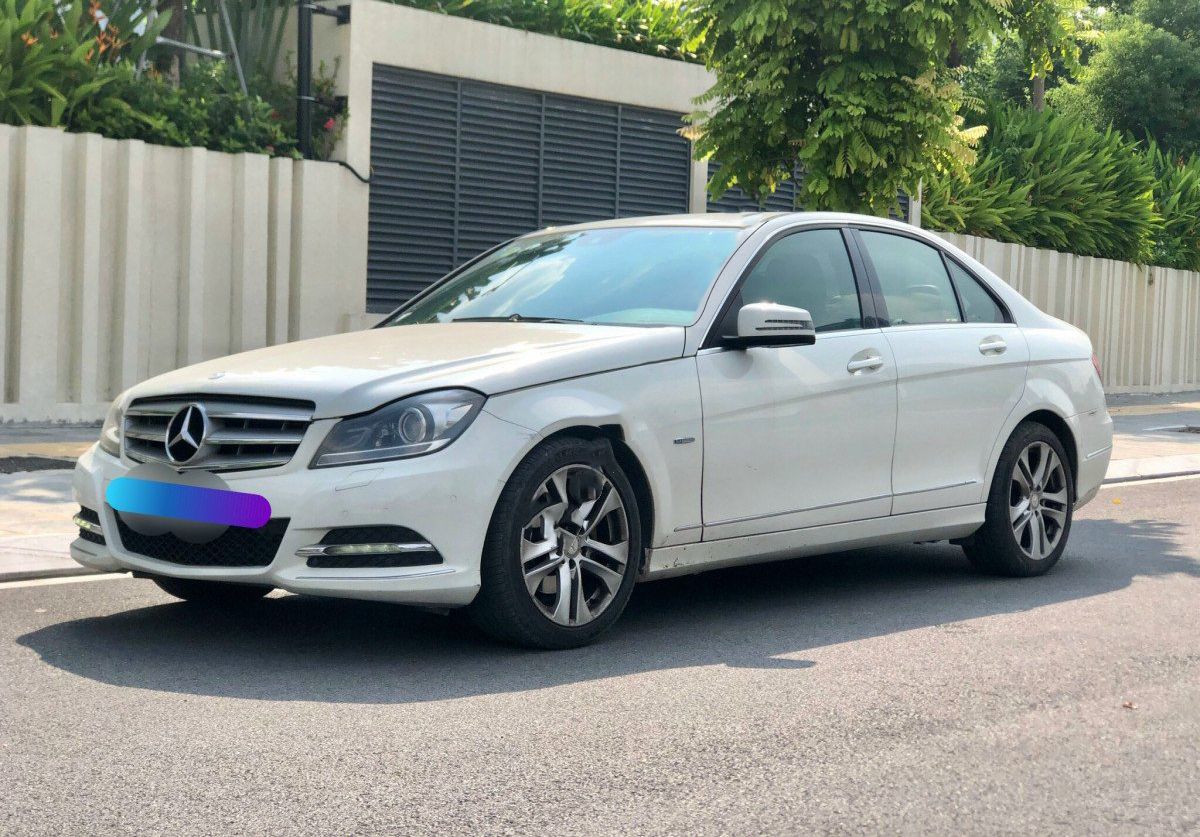 Mercedes-Benz C200   2011 - Cần bán lại xe Mercedes đời 2011, màu trắng còn mới