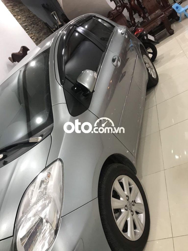 Toyota Yaris 2011 - Bán ô tô Toyota Yaris năm sản xuất 2011, màu bạc, nhập khẩu nguyên chiếc, giá chỉ 350 triệu