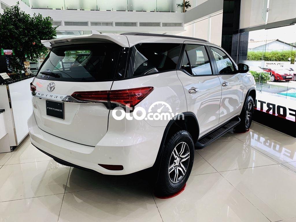 Toyota Fortuner 2021 - Cần bán Toyota Fortuner đời 2021, màu trắng, 995tr