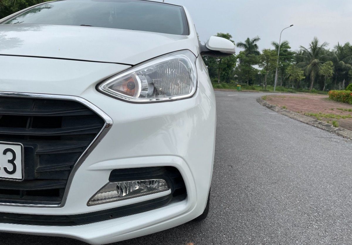 Hyundai Grand i10   1.2 AT  2017 - Bán Hyundai Grand i10 1.2 AT đời 2017, màu trắng còn mới