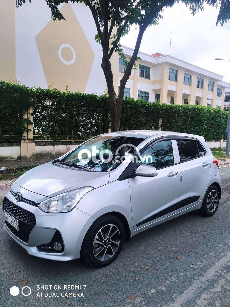 Hyundai Grand i10   2017 - Bán Hyundai Grand i10 năm sản xuất 2017, màu bạc, nhập khẩu nguyên chiếc