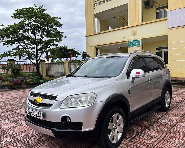 Chevrolet Captiva   2.4 LT   2007 - Bán Chevrolet Captiva 2.4 LT đời 2007, màu bạc  