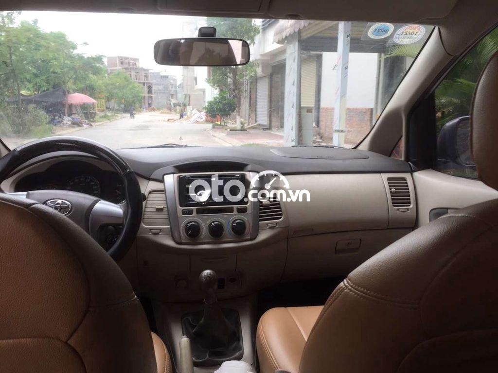 Toyota Innova 2014 - Bán Toyota Innova năm sản xuất 2014, màu ghi vàng