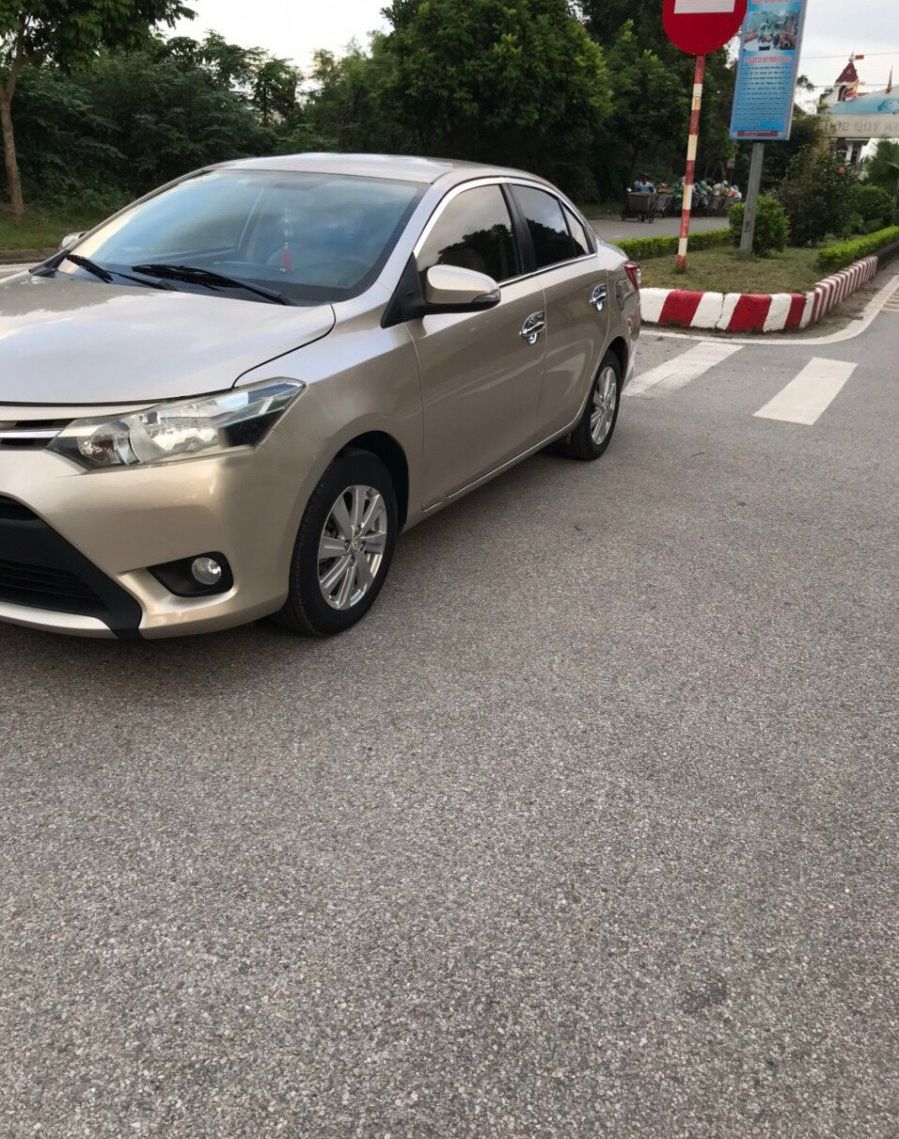 Toyota Vios   1.5 E  2015 - Cần bán Toyota Vios 1.5 E 2015, màu vàng