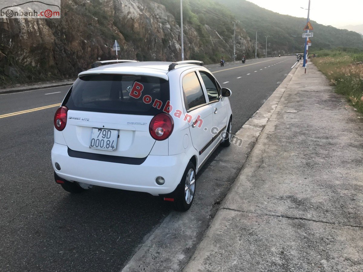 Chevrolet Spark Van 2 chỗ 2012 - Cần bán lại xe Chevrolet Spark Van 2 chỗ đời 2012, màu trắng còn mới, giá tốt