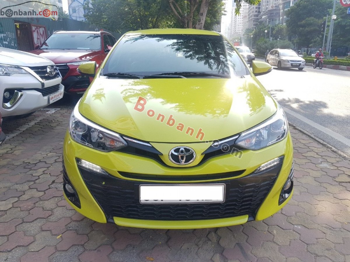 Toyota Yaris 2018 - Cần bán lại xe Toyota Yaris năm sản xuất 2018, màu vàng, nhập khẩu