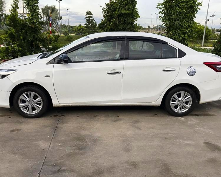 Toyota Vios 2015 - Bán Toyota Vios đời 2015, màu trắng còn mới