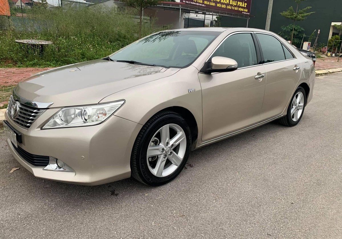 Toyota Camry   2.5Q  2013 - Bán Toyota Camry 2.5Q năm 2013, 692 triệu