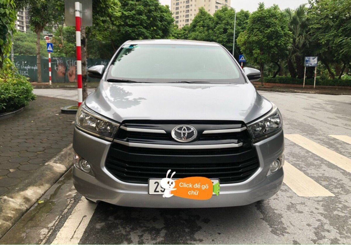 Toyota Innova   2.0 MT  2017 - Bán Toyota Innova 2.0 MT đời 2017, màu bạc, 495tr