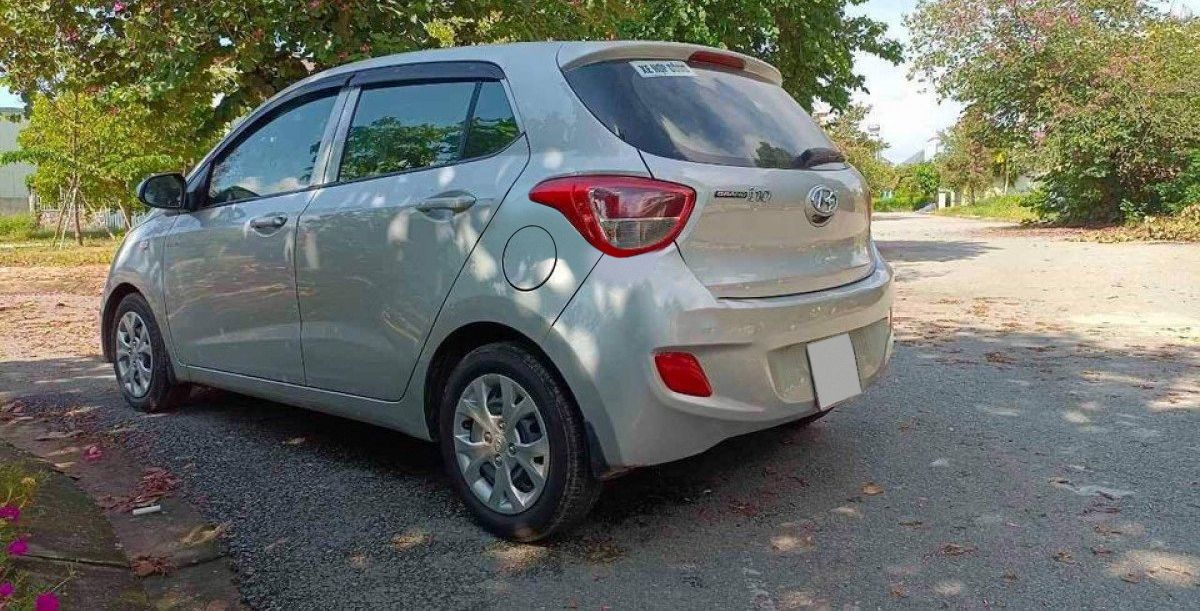 Hyundai Grand i10 1.0 MT Base 2017 - Bán Hyundai Grand i10 1.0 MT Base 2017, màu bạc, nhập khẩu nguyên chiếc