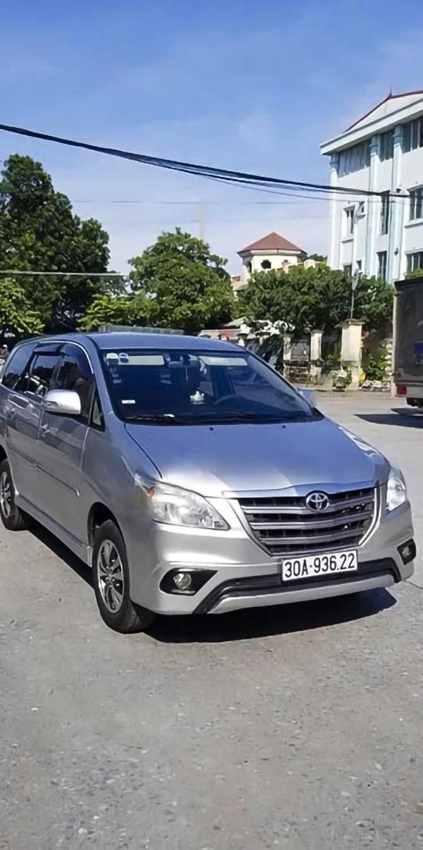 Toyota Innova 2015 - Cần bán Toyota Innova năm 2015, màu bạc còn mới