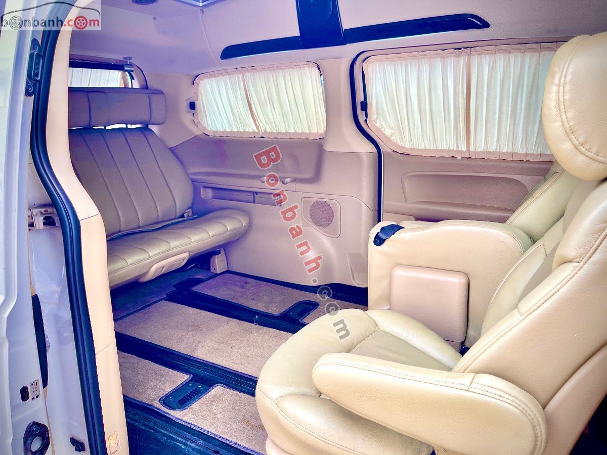 Hyundai Grand Starex   Limousine 2.4 AT   2016 - Cần bán xe Hyundai Grand Starex Limousine 2.4 AT sản xuất năm 2016, màu trắng, nhập khẩu nguyên chiếc số tự động, 800 triệu