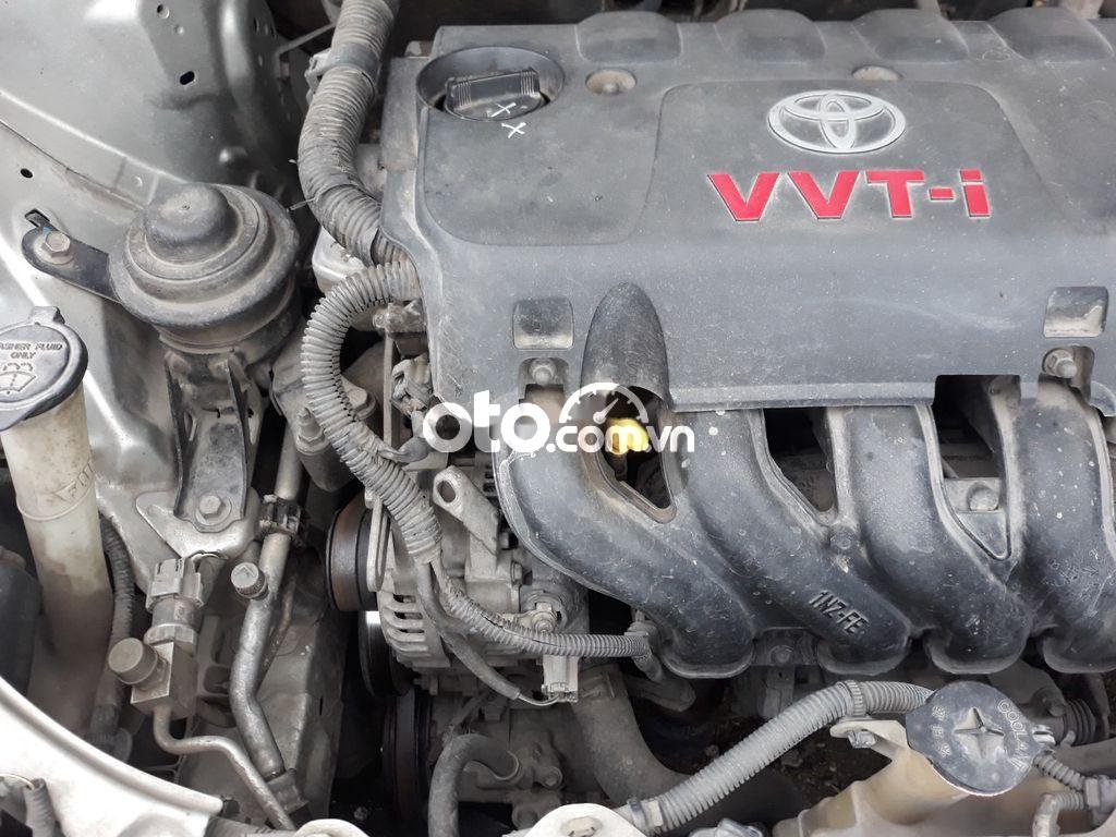 Toyota Vios 2015 - Cần bán xe Toyota Vios năm 2015, màu bạc, 320 triệu