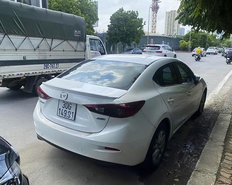 Mazda 3   1.5 AT  2018 - Cần bán xe Mazda 3 1.5 AT 2018, màu trắng còn mới