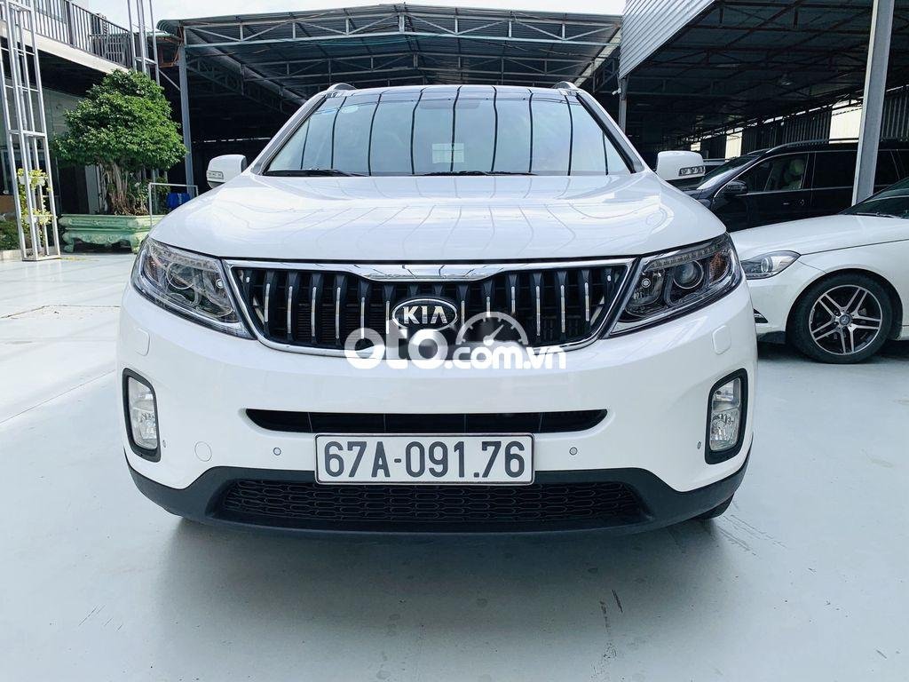 Kia Sorento 2018 - Xe Kia Sorento năm sản xuất 2018, màu trắng giá cạnh tranh