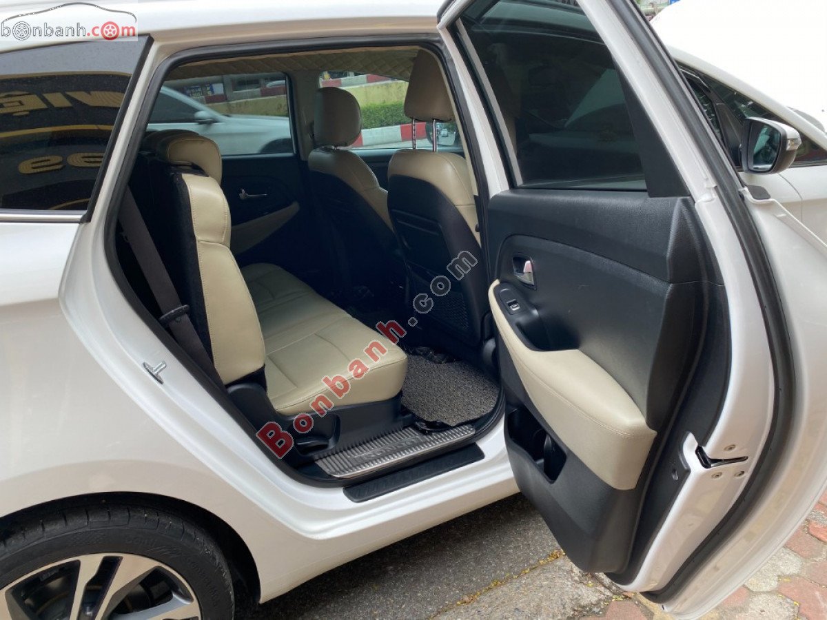 Kia Rondo   2.0L  2019 - Bán ô tô Kia Rondo 2.0L đời 2019, màu trắng, giá tốt