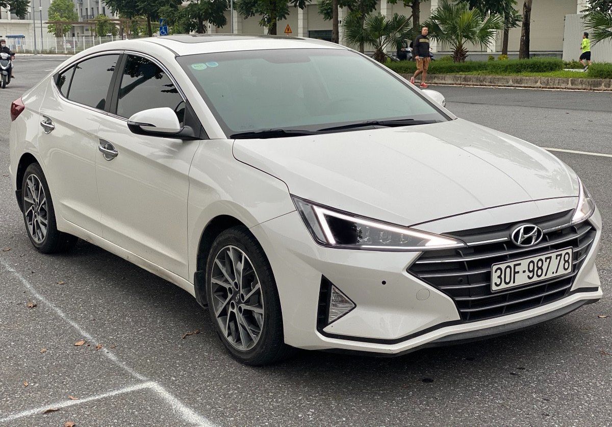 Hyundai Elantra   2.0GLS 2019 - Cần bán gấp Hyundai Elantra 2.0GLS năm sản xuất 2019, màu trắng, giá chỉ 615 triệu