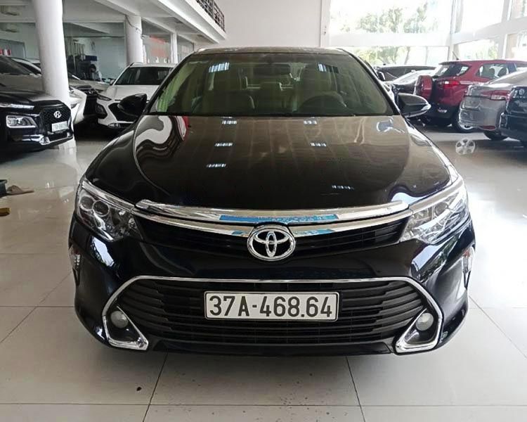 Toyota Camry   2.0E  2018 - Bán xe Toyota Camry 2.0E đời 2018, màu đen còn mới, giá 815tr