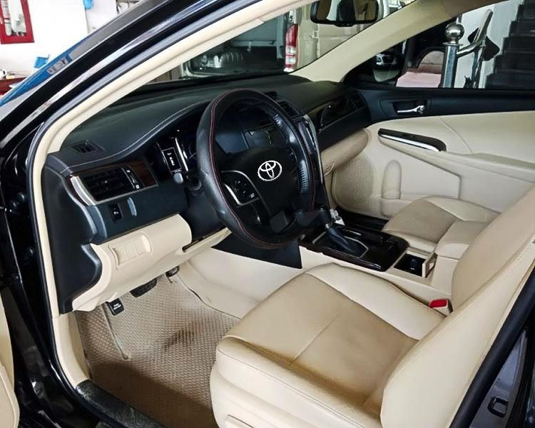 Toyota Camry   2.0E  2018 - Bán xe Toyota Camry 2.0E đời 2018, màu đen còn mới, giá 815tr