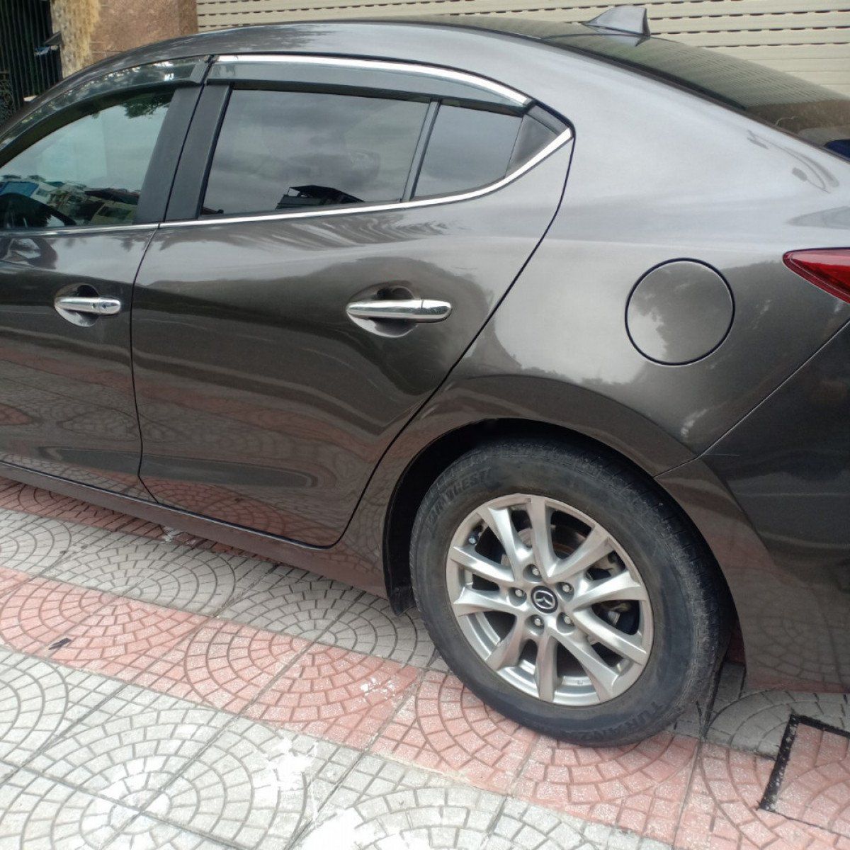 Mazda 3   1.5 AT  2017 - Cần bán gấp Mazda 3 1.5 AT sản xuất 2017, màu nâu