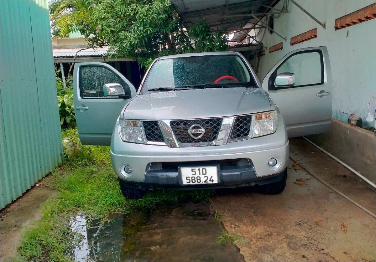 Nissan Navara   LE 2013 - Bán xe Nissan Navara LE năm sản xuất 2013, màu bạc, nhập khẩu nguyên chiếc