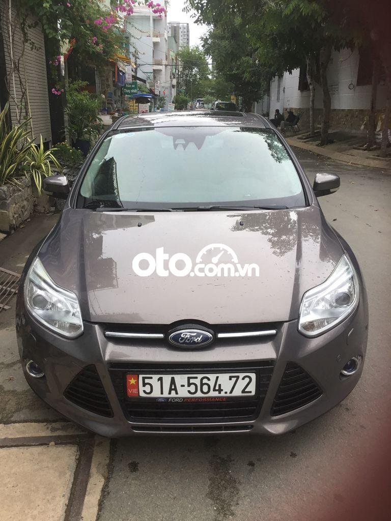 Ford Focus Titanium 2013 - Cần bán lại xe Ford Focus Titanium năm 2013, màu nâu xe gia đình