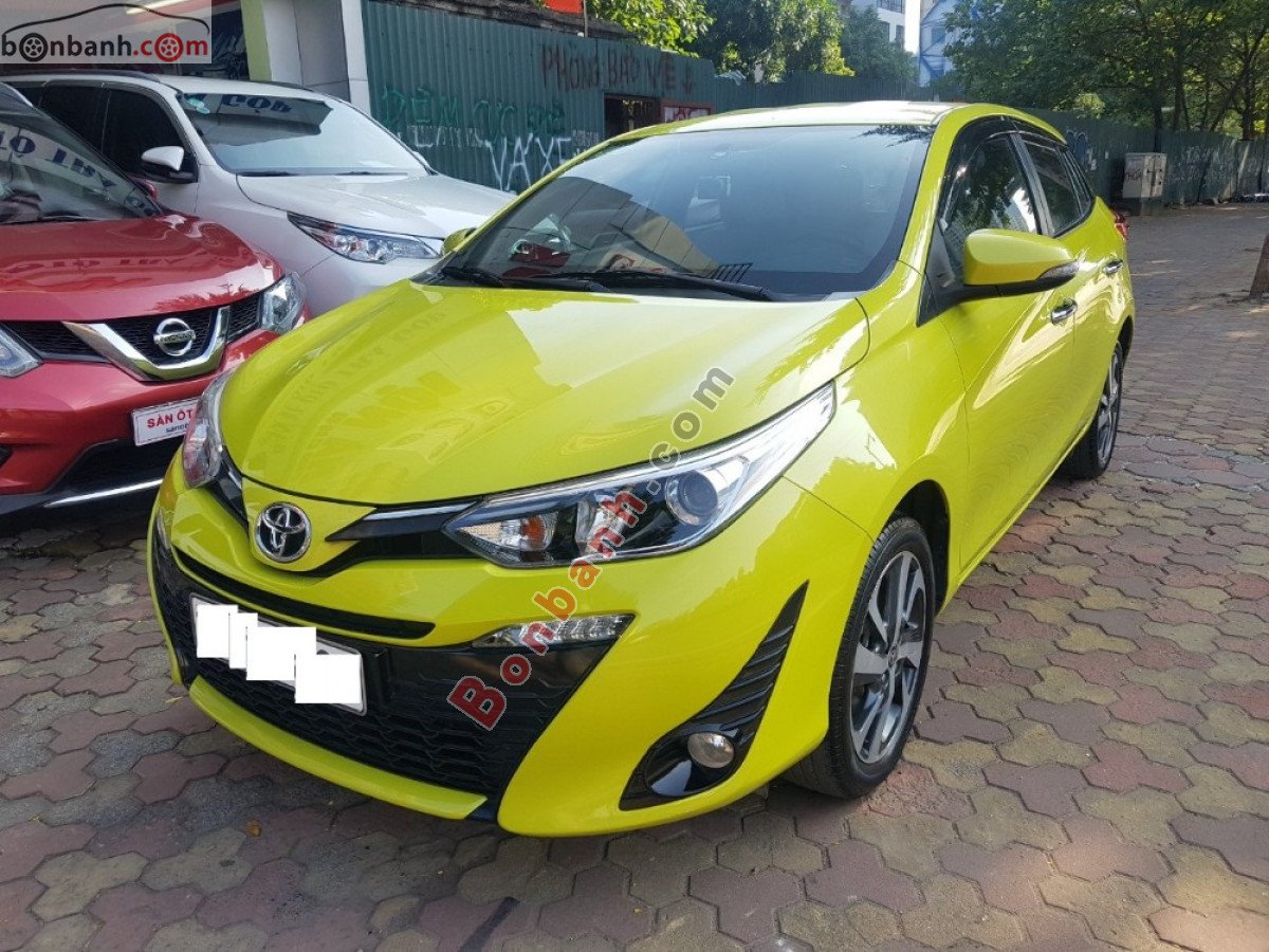 Toyota Yaris 2018 - Cần bán lại xe Toyota Yaris năm sản xuất 2018, màu vàng, nhập khẩu