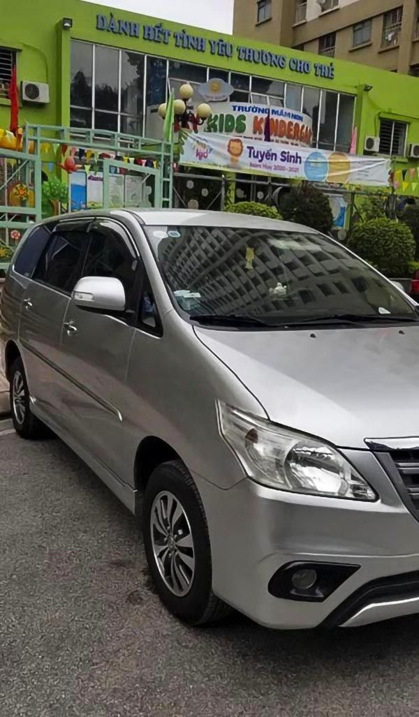 Toyota Innova 2015 - Cần bán Toyota Innova năm 2015, màu bạc còn mới