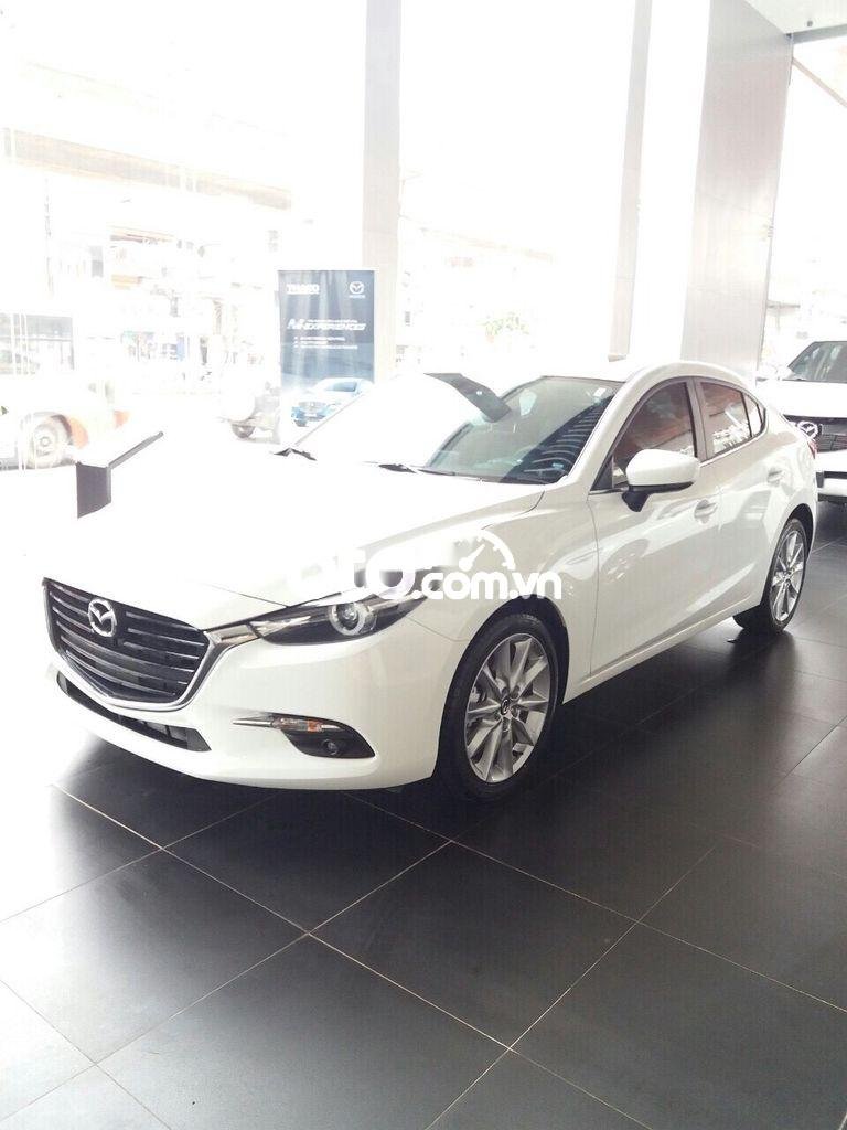 Mazda 3 2017 - Cần bán gấp Mazda 3 2017, màu trắng