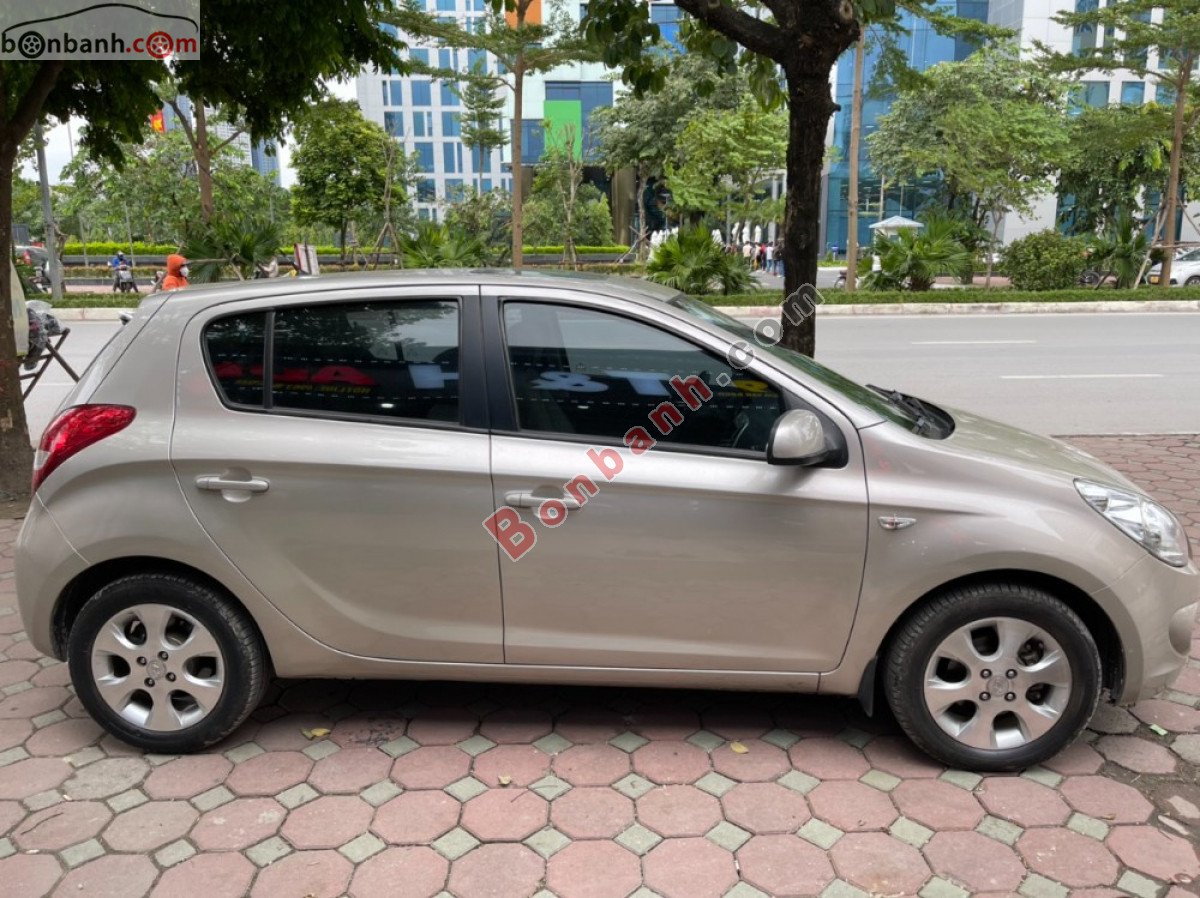 Hyundai i20 2010 - Bán Hyundai i20 năm sản xuất 2010, màu vàng, nhập khẩu còn mới, 288 triệu