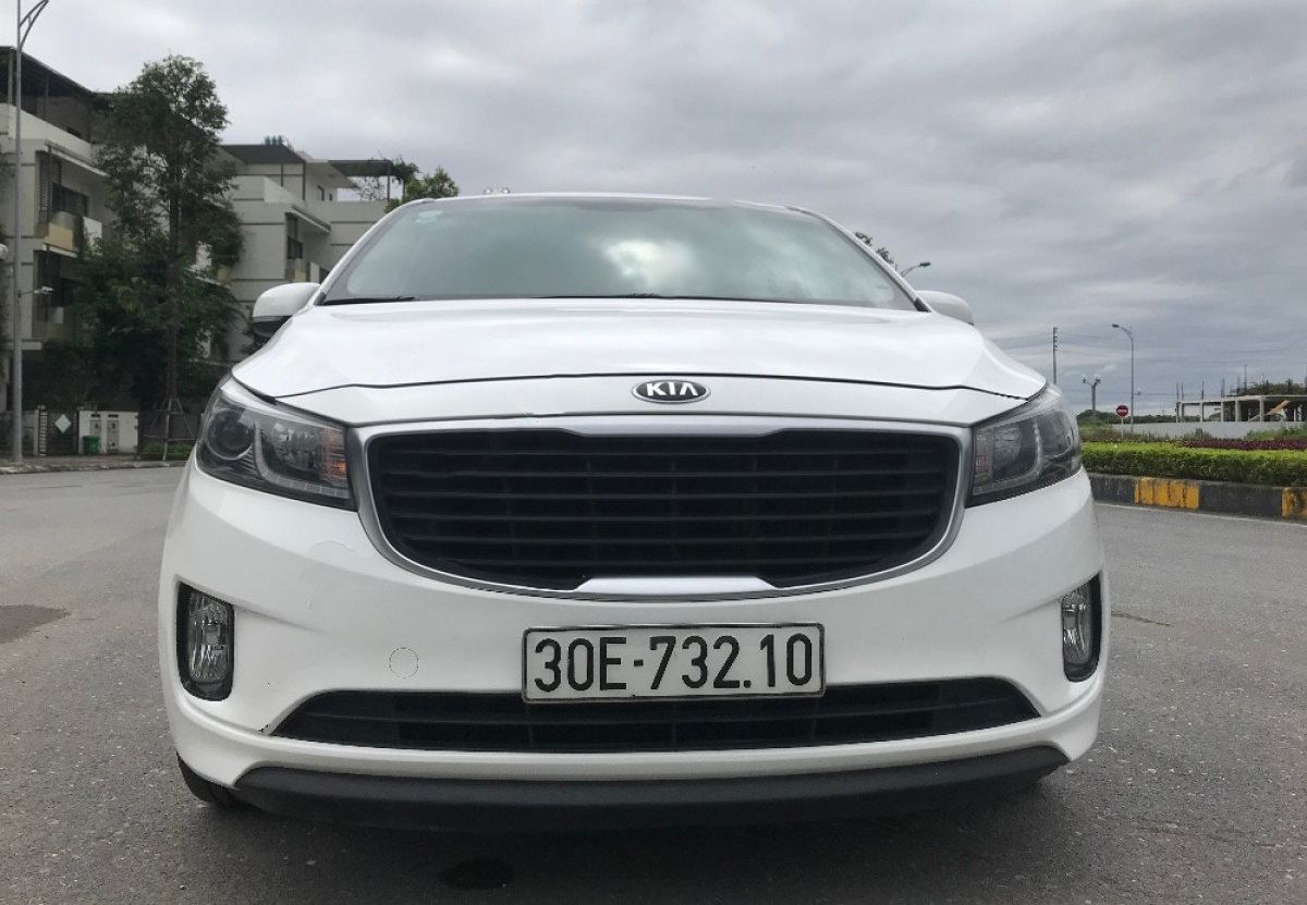 Kia Sedona 2017 - Cần bán lại xe Kia Sedona đời 2017, màu trắng