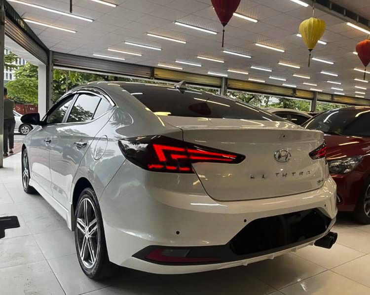 Hyundai Elantra   1.6Turbo  2020 - Bán Hyundai Elantra 1.6Turbo sản xuất 2020, màu trắng  