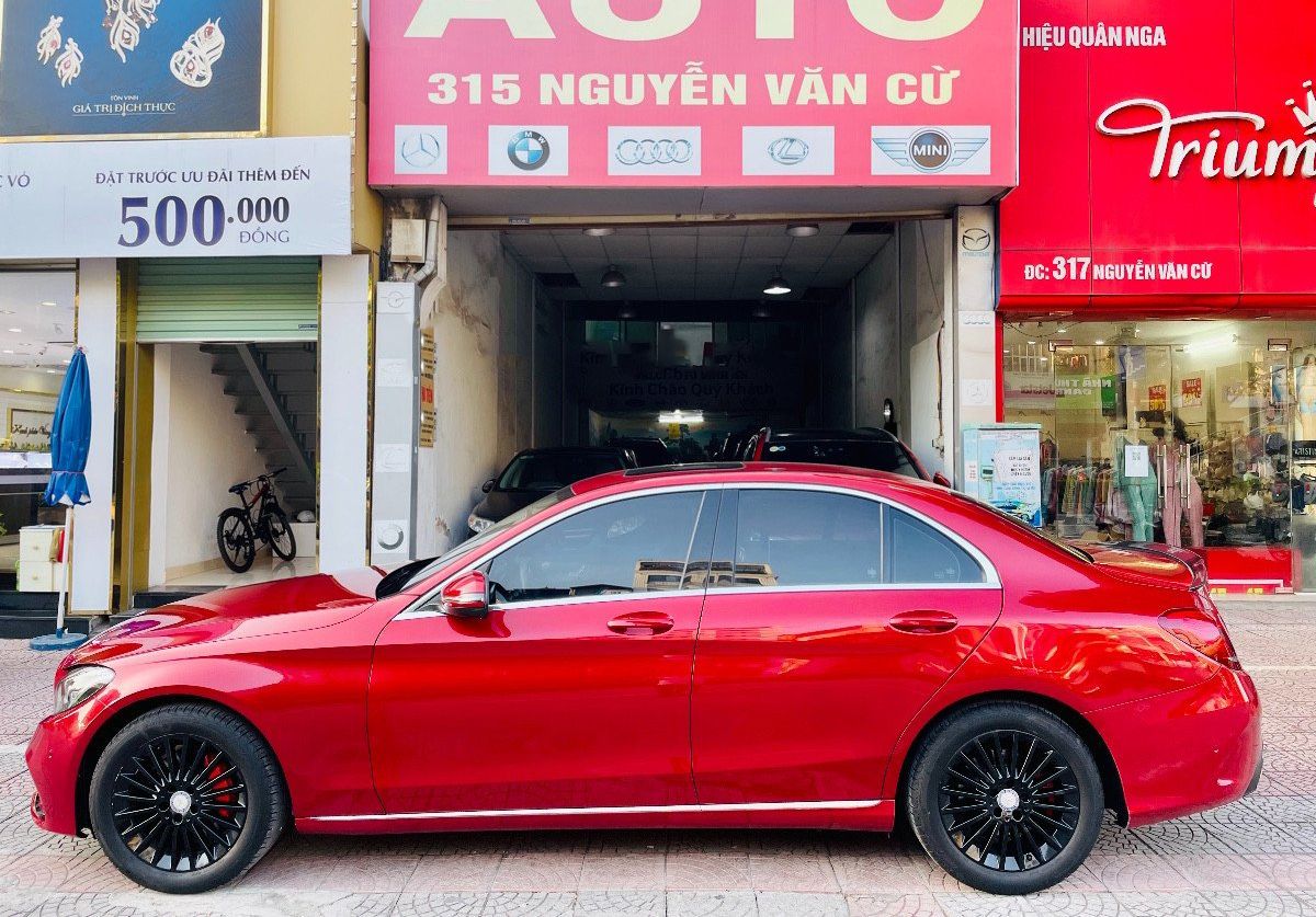 Mercedes-Benz C250 2017 - Bán xe Mercedes C250 đời 2017, màu đỏ còn mới