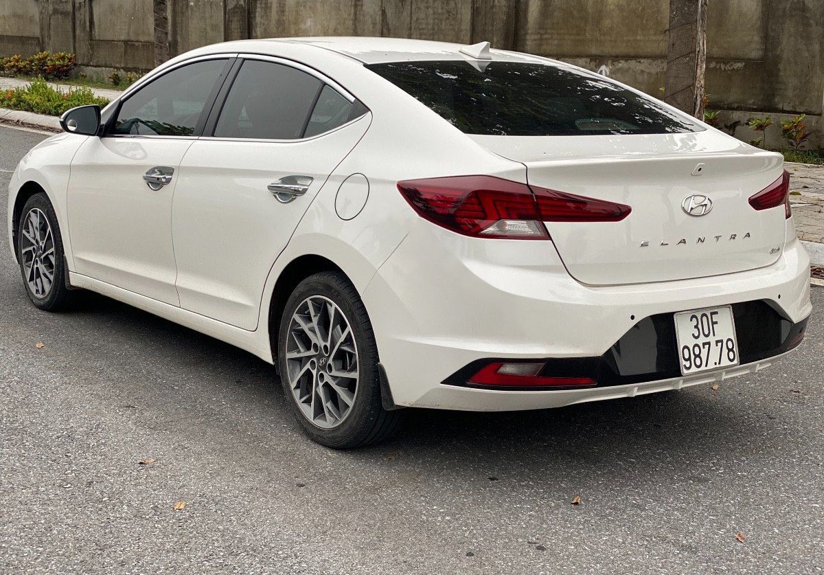 Hyundai Elantra   2.0GLS 2019 - Cần bán gấp Hyundai Elantra 2.0GLS năm sản xuất 2019, màu trắng, giá chỉ 615 triệu