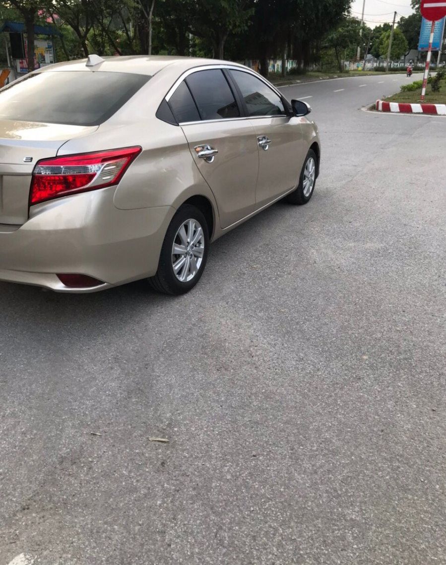 Toyota Vios   1.5 E  2015 - Cần bán Toyota Vios 1.5 E 2015, màu vàng