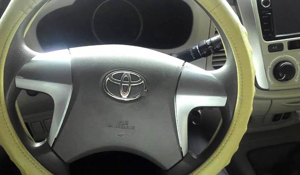 Toyota Innova 2015 - Cần bán Toyota Innova năm 2015, màu bạc còn mới