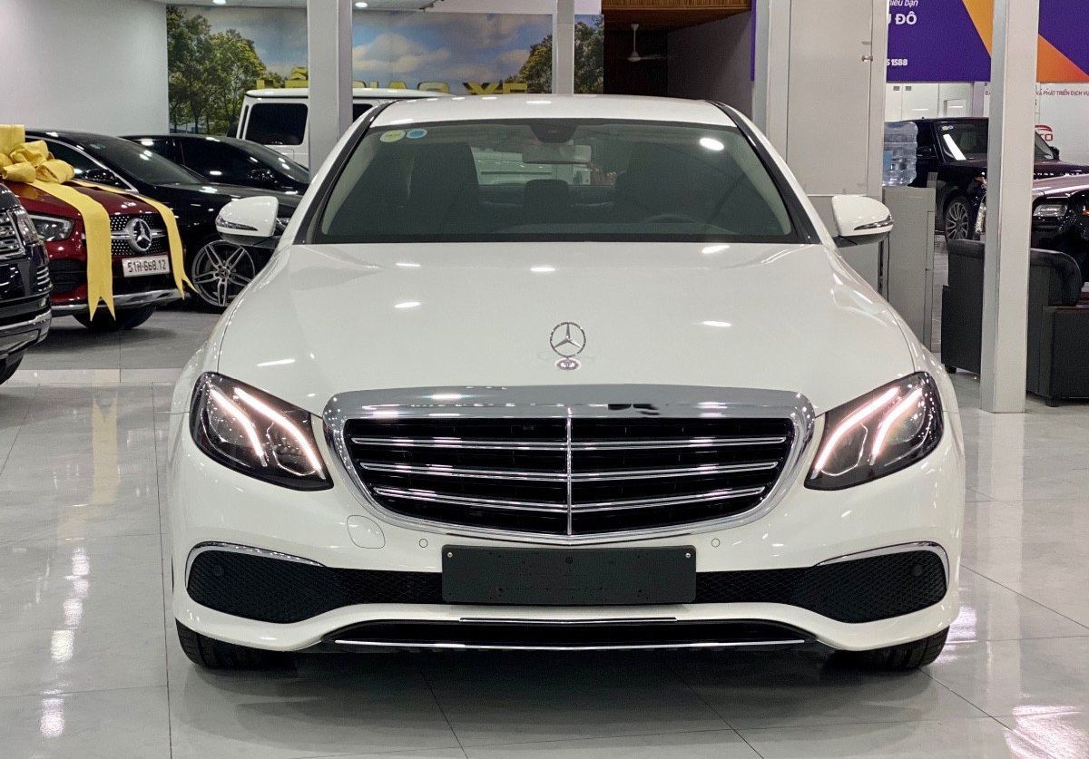 Mercedes-Benz E200 2019 - Bán Mercedes E200 năm sản xuất 2019, màu trắng còn mới