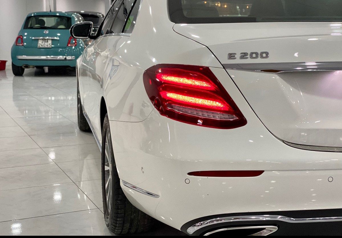 Mercedes-Benz E200 2019 - Bán Mercedes E200 năm sản xuất 2019, màu trắng còn mới