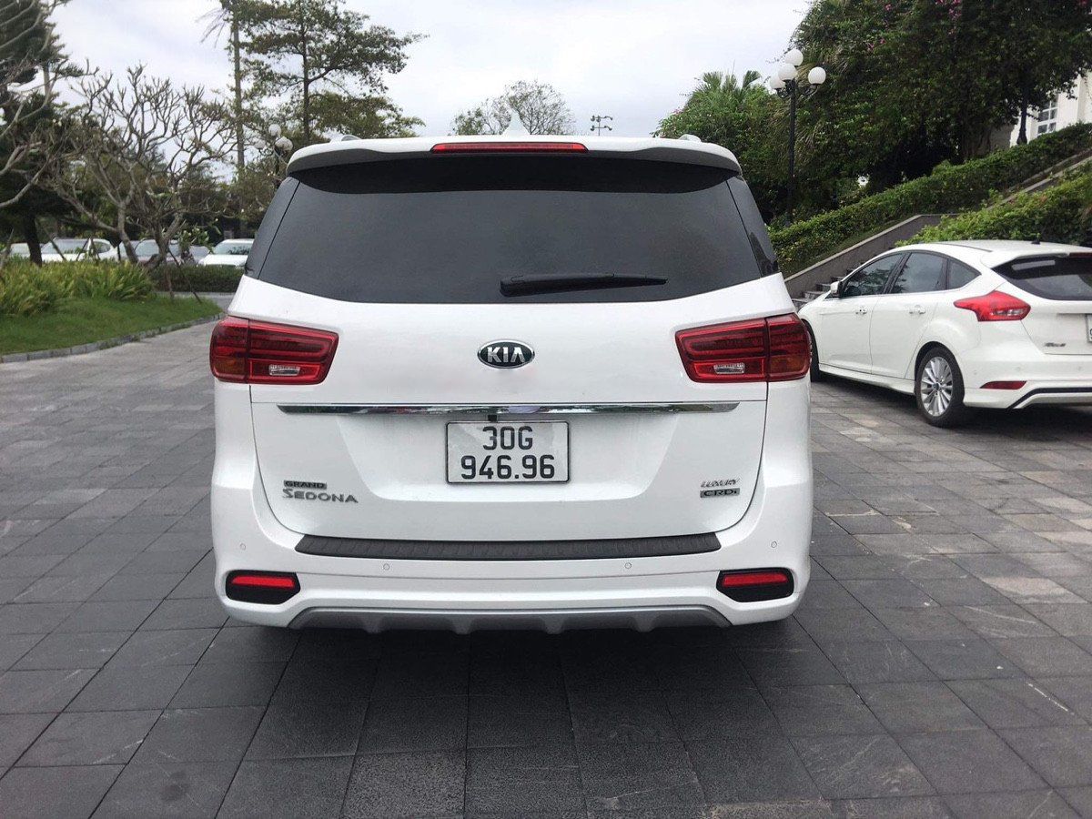 Kia Sedona   2.2 DAH 2021 - Bán Kia Sedona 2.2 DAH năm 2021, màu trắng còn mới