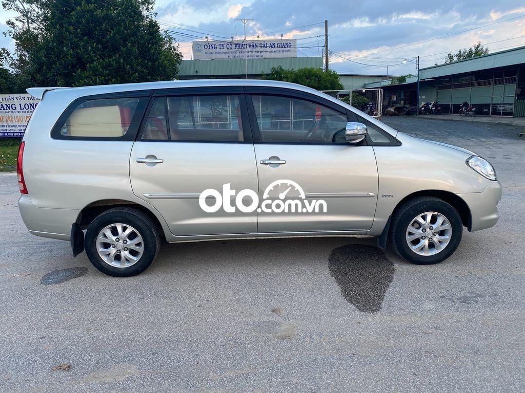 Toyota Innova 2006 - Cần bán Toyota Innova đời 2006, màu bạc  