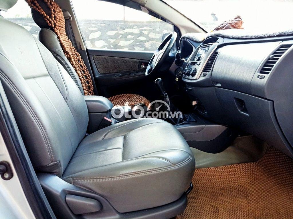 Toyota Innova     2013 - Bán Toyota Innova đời 2013, màu bạc, xe nhập xe gia đình, 328 triệu