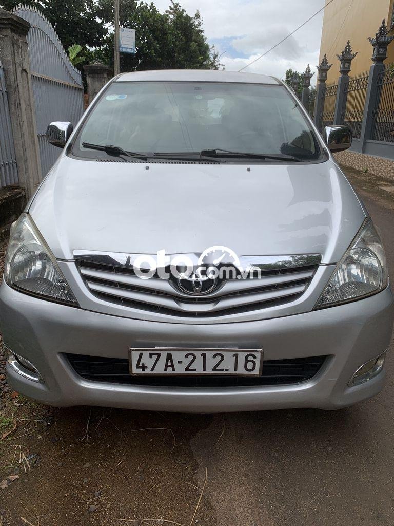 Toyota Innova 2010 - Cần bán xe Toyota Innova sản xuất năm 2010 còn mới giá cạnh tranh