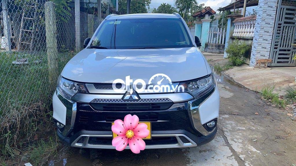 Mitsubishi Outlander 2021 - Cần bán lại xe Mitsubishi Outlander sản xuất 2021, màu trắng