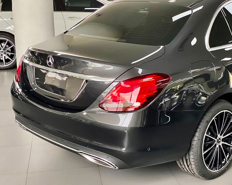 Mercedes-Benz C200 Exclusive  2021 - Cần bán gấp Mercedes C200 Exclusive 2021, màu đen như mới