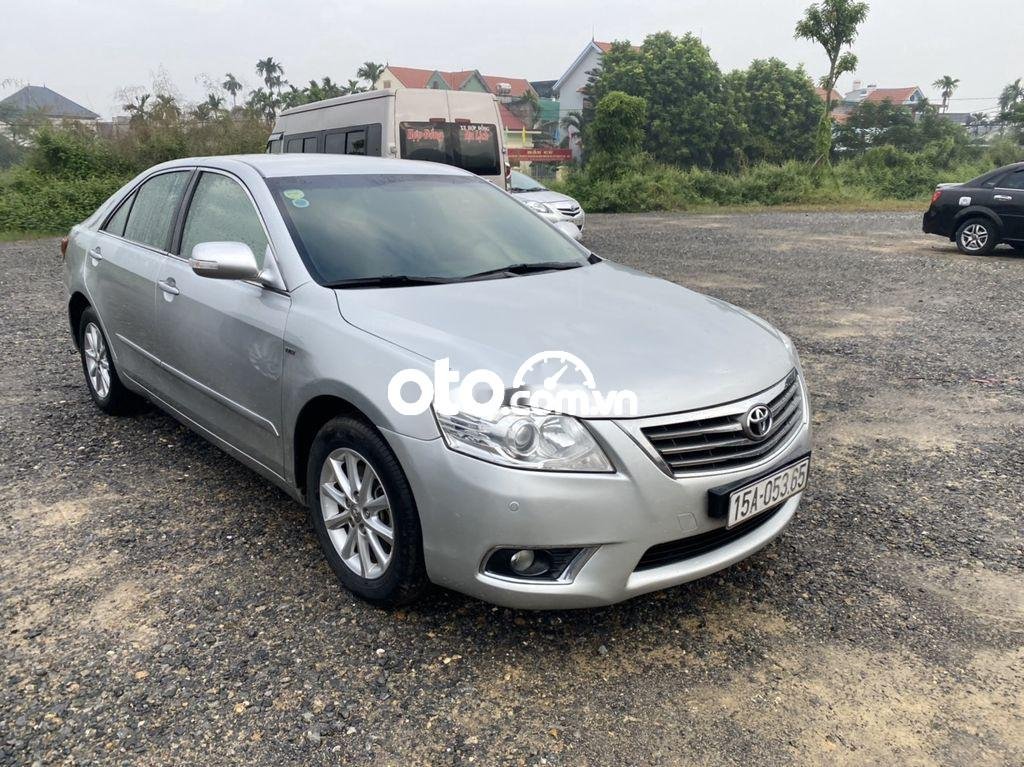 Toyota Camry 2012 - Cần bán lại xe Toyota Camry sản xuất năm 2012, màu bạc  