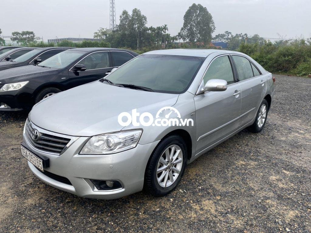 Toyota Camry 2012 - Cần bán lại xe Toyota Camry sản xuất năm 2012, màu bạc  