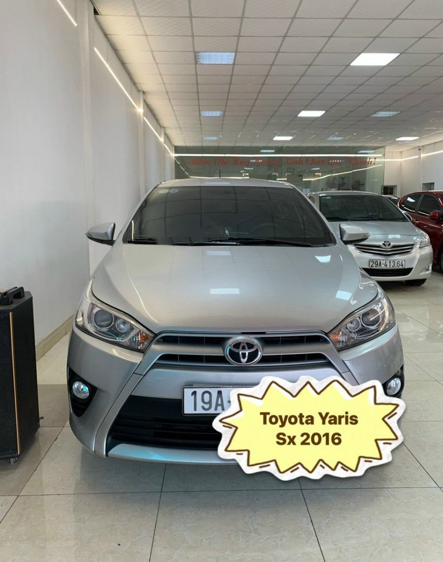 Toyota Yaris 2016 - Bán xe Toyota Yaris năm 2016, màu bạc, nhập khẩu còn mới, giá tốt