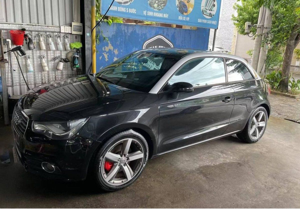 Audi A1    2010 - Xe Audi A1 2010, màu đen, xe nhập còn mới, 398tr